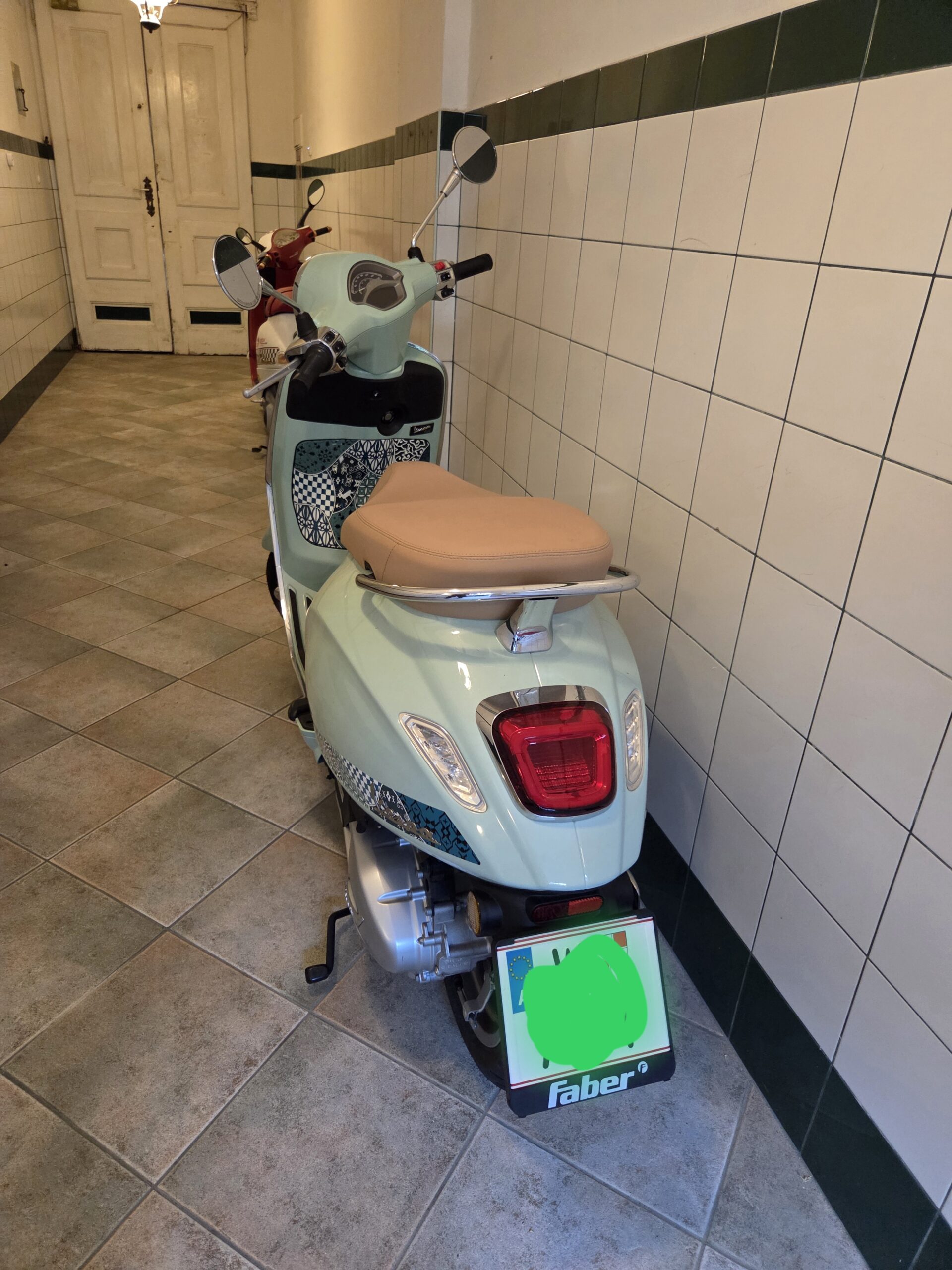 Vespa Primavera Batik 1 Jahr alt